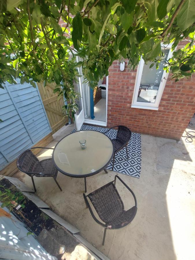 New, Stylish Studio Flat With Private Patio And Free On-Street Parking Check Out At 11Am Bournemouth Exterior foto