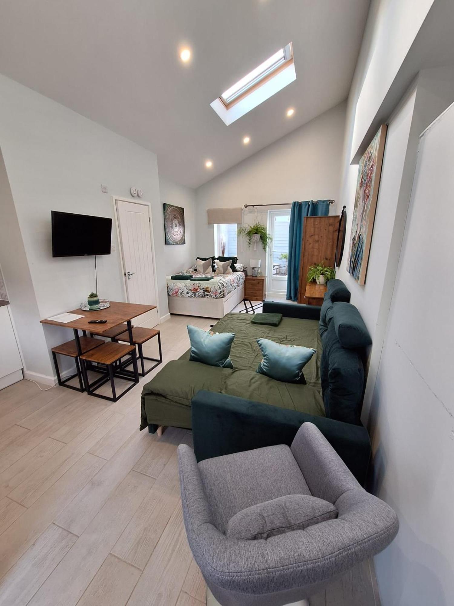 New, Stylish Studio Flat With Private Patio And Free On-Street Parking Check Out At 11Am Bournemouth Exterior foto