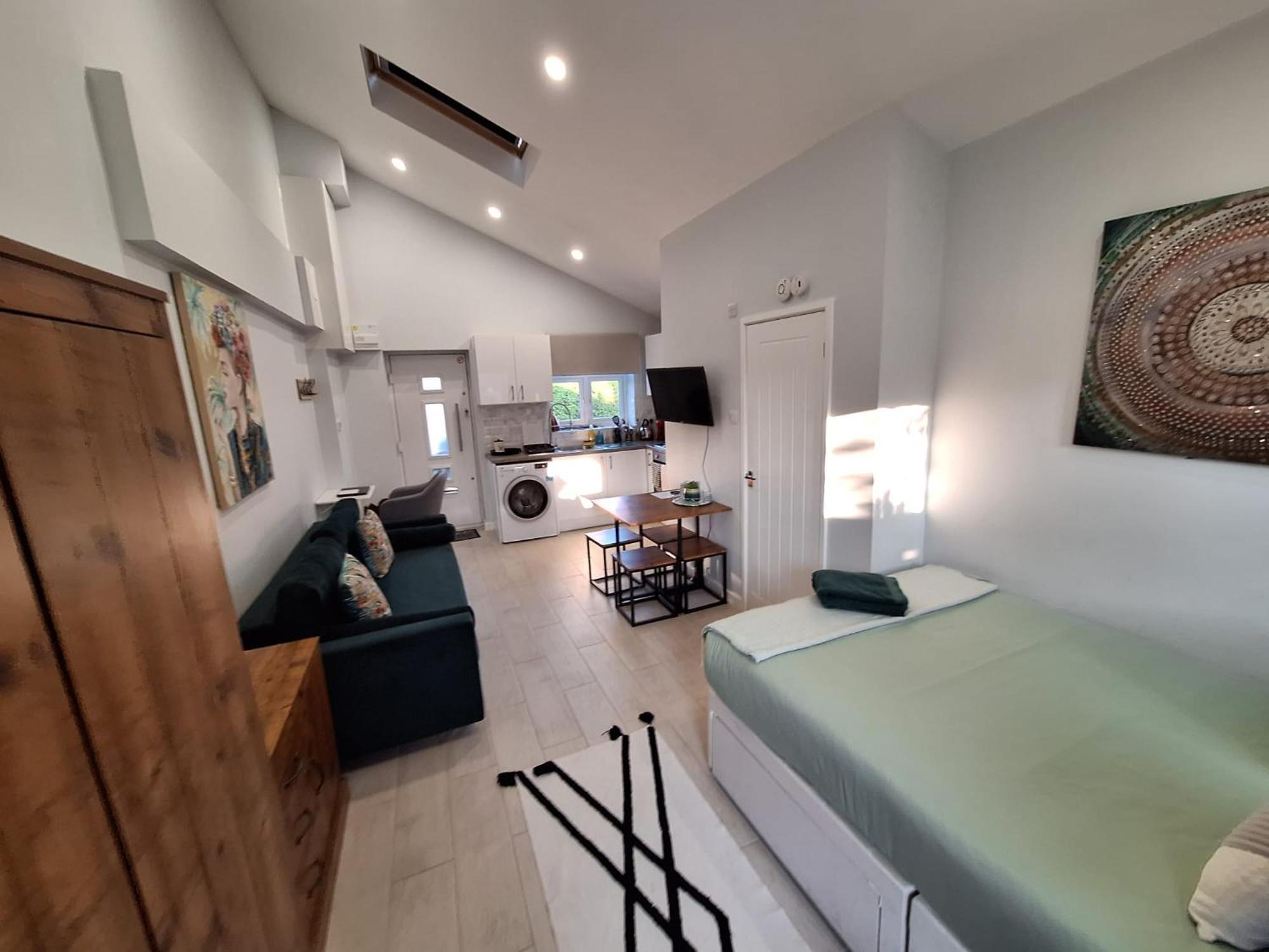 New, Stylish Studio Flat With Private Patio And Free On-Street Parking Check Out At 11Am Bournemouth Exterior foto