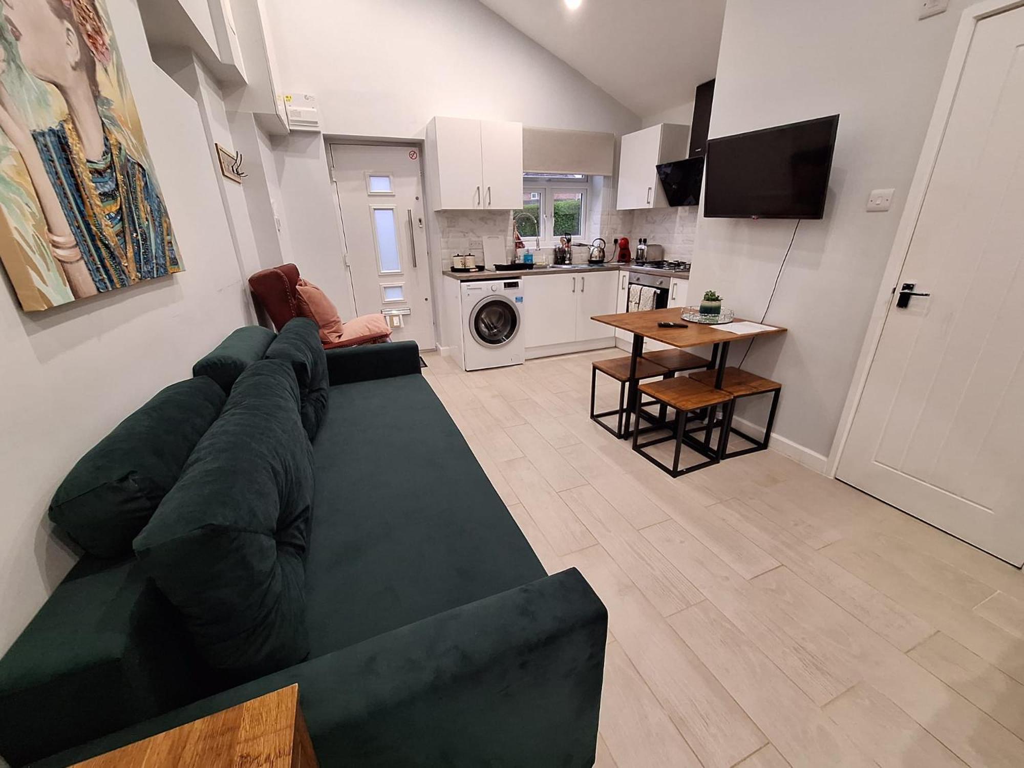 New, Stylish Studio Flat With Private Patio And Free On-Street Parking Check Out At 11Am Bournemouth Habitación foto